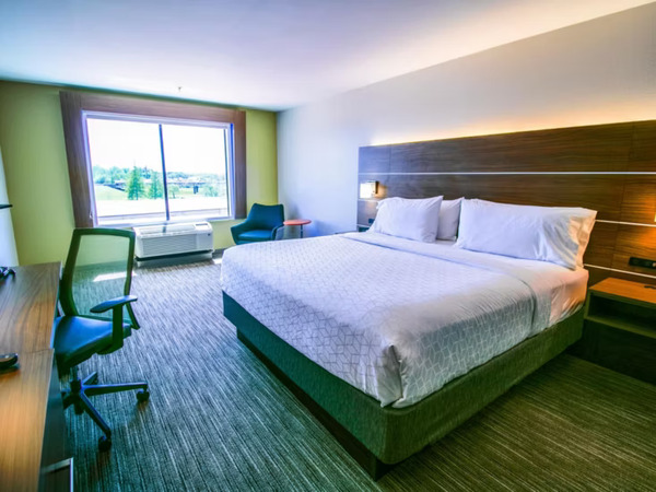 Holiday Inn Express & Suites Baton Rouge -Port Allen