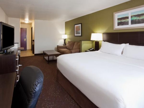 Holiday Inn Express & Suites Aberdeen