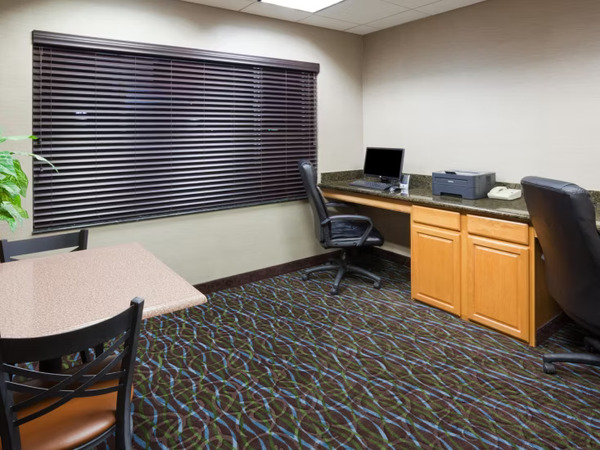 Holiday Inn Express & Suites Aberdeen