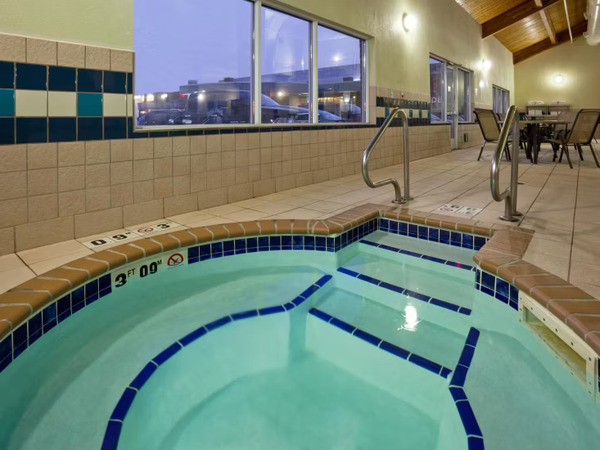 Holiday Inn Express & Suites Aberdeen