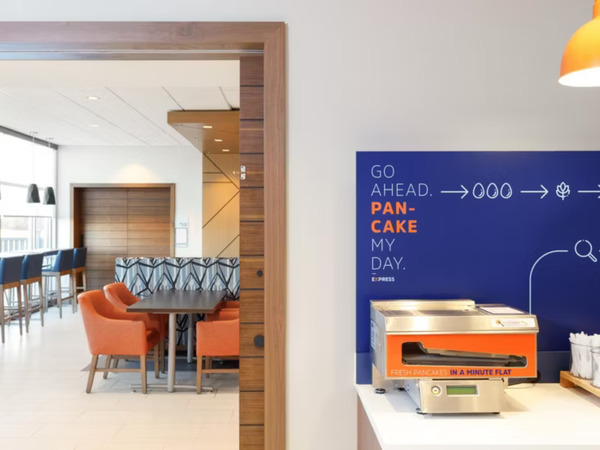 Holiday Inn Express & Suites Cleveland-Streetsboro