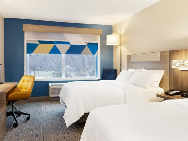 Holiday Inn Express & Suites Cleveland-Streetsboro
