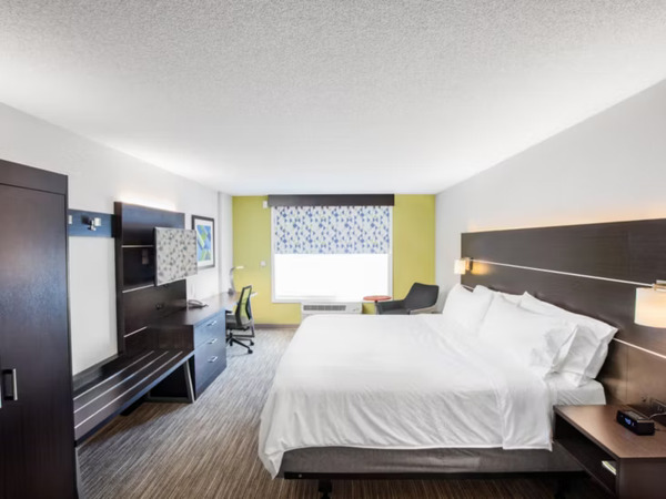 Holiday Inn Express & Suites Altoona-Des Moines