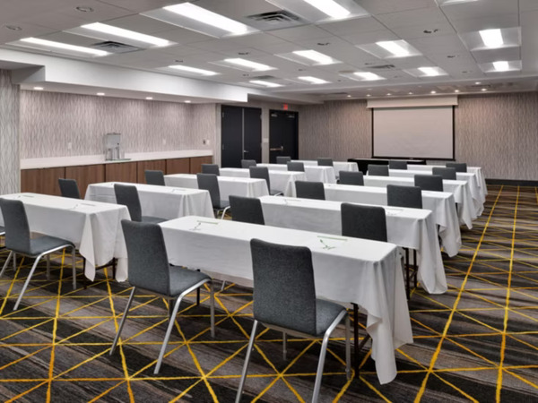 Holiday Inn Hotel & Suites Overland Park-Conv Ctr