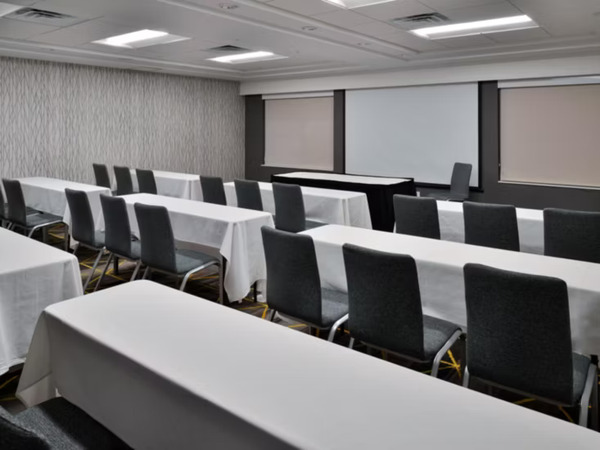 Holiday Inn Hotel & Suites Overland Park-Conv Ctr