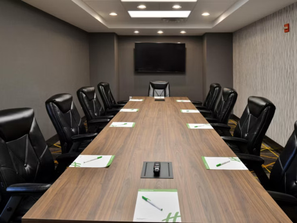 Holiday Inn Hotel & Suites Overland Park-Conv Ctr