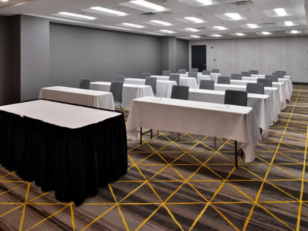 Holiday Inn Hotel & Suites Overland Park-Conv Ctr