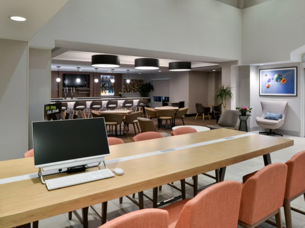 Holiday Inn Hotel & Suites Overland Park-Conv Ctr