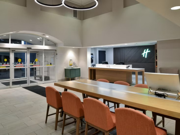 Holiday Inn Hotel & Suites Overland Park-Conv Ctr