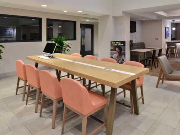 Holiday Inn Hotel & Suites Overland Park-Conv Ctr