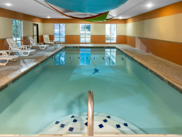 Holiday Inn Express & Suites Dallas East - Fair Park