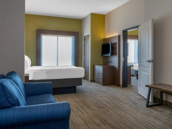Holiday Inn Express & Suites Dallas East - Fair Park