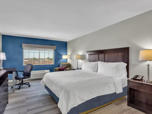 Holiday Inn Express & Suites El Centro
