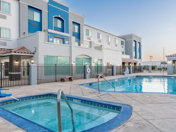 Holiday Inn Express & Suites El Centro
