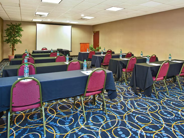 Holiday Inn Express & Suites Pittsburgh West Mifflin