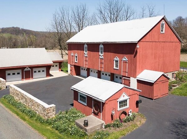 Ridgewood Winery on Daffodil Hill Farm