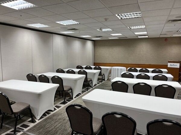 Radisson Hotel & Conference Centre Calgary Airport