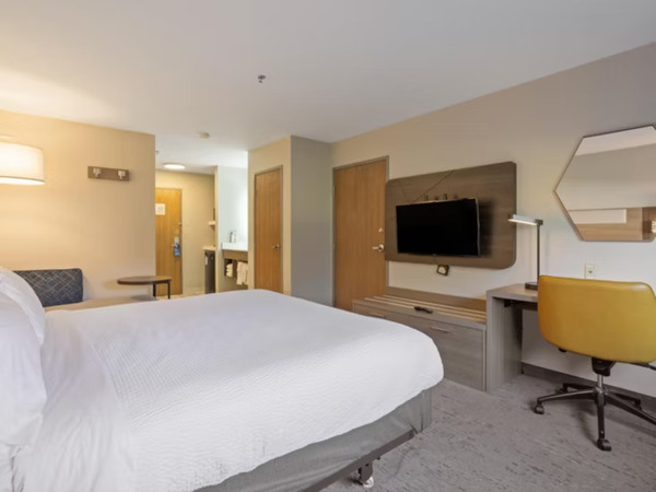 Holiday Inn Express & Suites Torrington