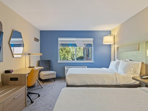 Holiday Inn Express & Suites Torrington