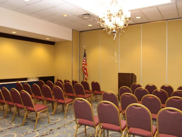 Holiday Inn- Mount Olive