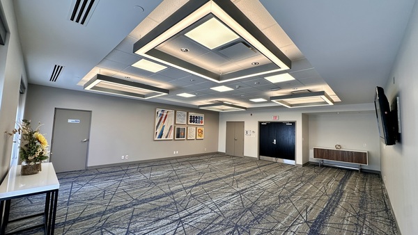 Holiday Inn Express & Suites