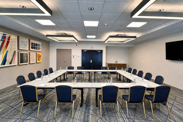 Holiday Inn Express & Suites