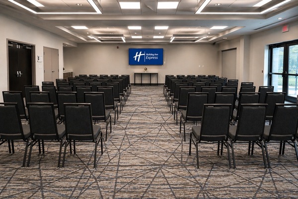 Holiday Inn Express & Suites