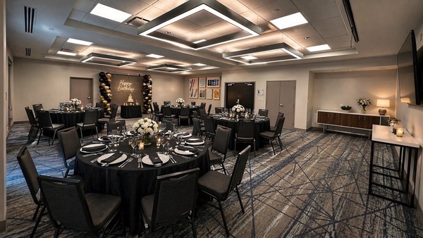 Holiday Inn Express & Suites