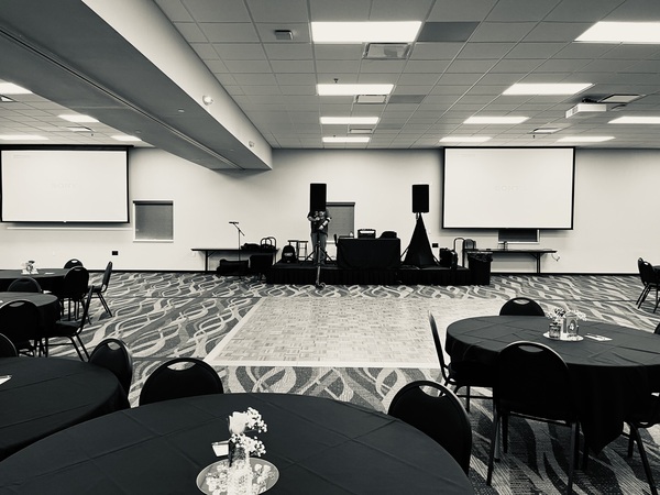 Cobblestone Inn & Suites and Fareway Conference Center