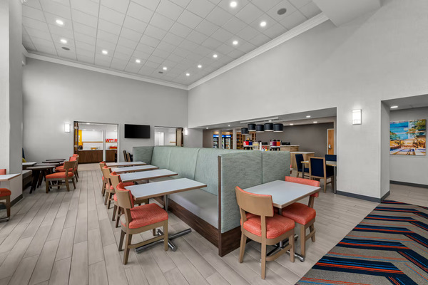 Hampton Inn & Suites Charlotte Airport