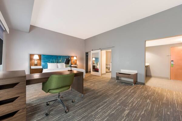 Hampton Inn & Suites Charlotte Airport
