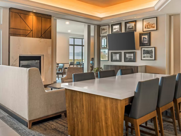 Holiday Inn Express & Suites Astoria