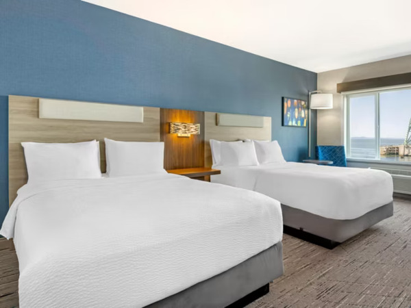 Holiday Inn Express & Suites Astoria
