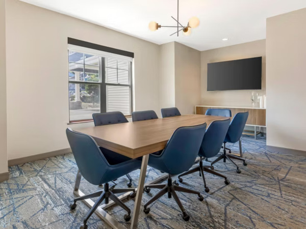 Holiday Inn Express & Suites Astoria