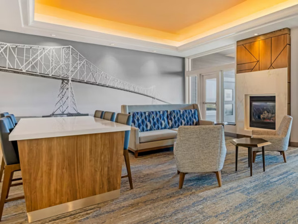 Holiday Inn Express & Suites Astoria