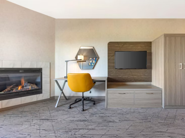 Holiday Inn Express & Suites Astoria