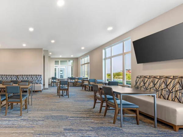 Holiday Inn Express & Suites Astoria