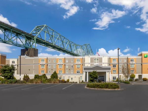 Holiday Inn Express & Suites Astoria