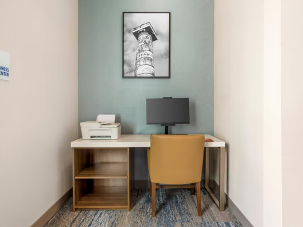 Holiday Inn Express & Suites Astoria