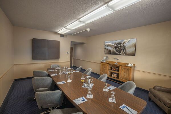 Piccadilly Inn Airport