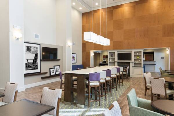 Hampton Inn & Suites Hartford-Manchester