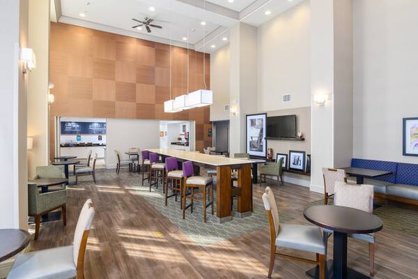 Hampton Inn & Suites Hartford-Manchester