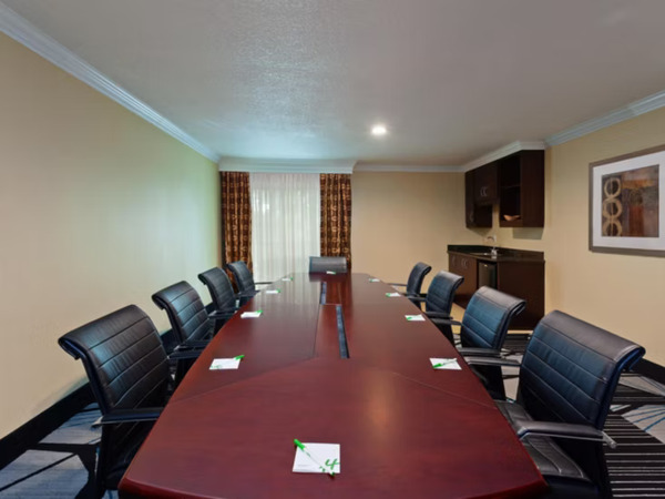 Holiday Inn Hotel & Suites San Mateo-San Francisco SFO