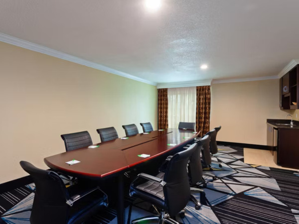 Holiday Inn Hotel & Suites San Mateo-San Francisco SFO