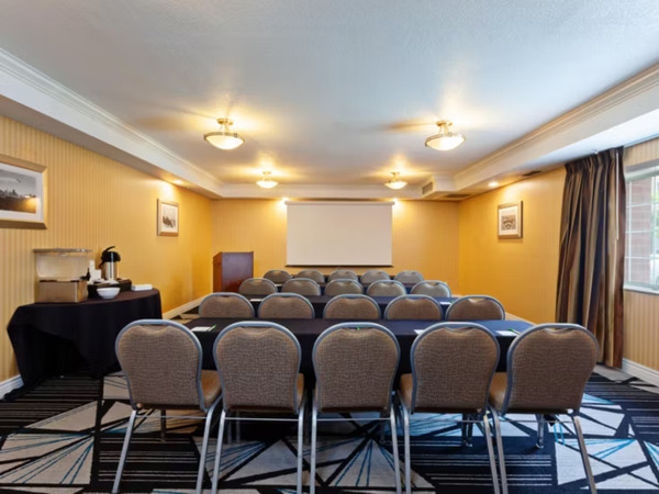 Holiday Inn Hotel & Suites San Mateo-San Francisco SFO