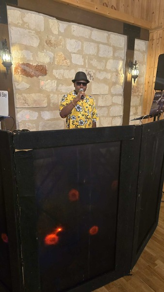 Robert's Dj & Karaoke Services