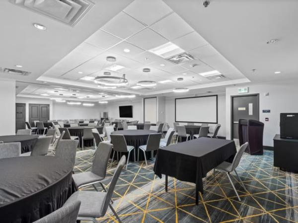 Holiday Inn & Suites, Cloverdale