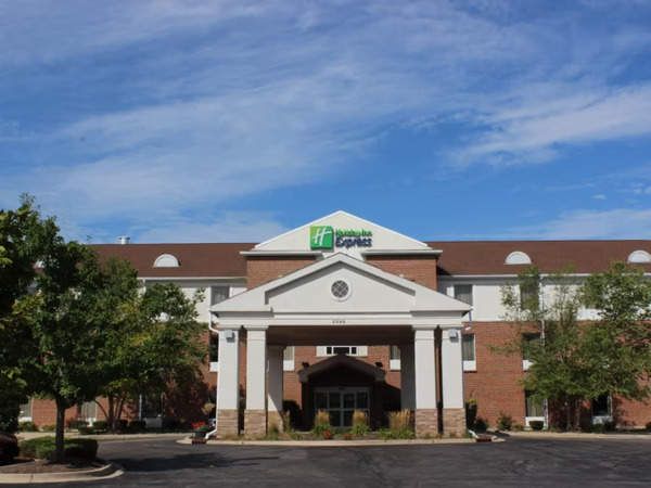 Holiday Inn Express & Suites Algonquin IL