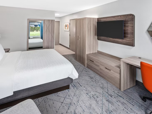 Holiday Inn Express & Suites Algonquin IL