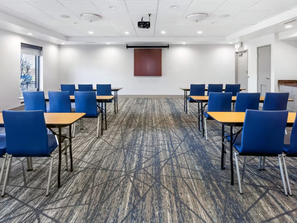 Holiday Inn Express & Suites Algonquin IL